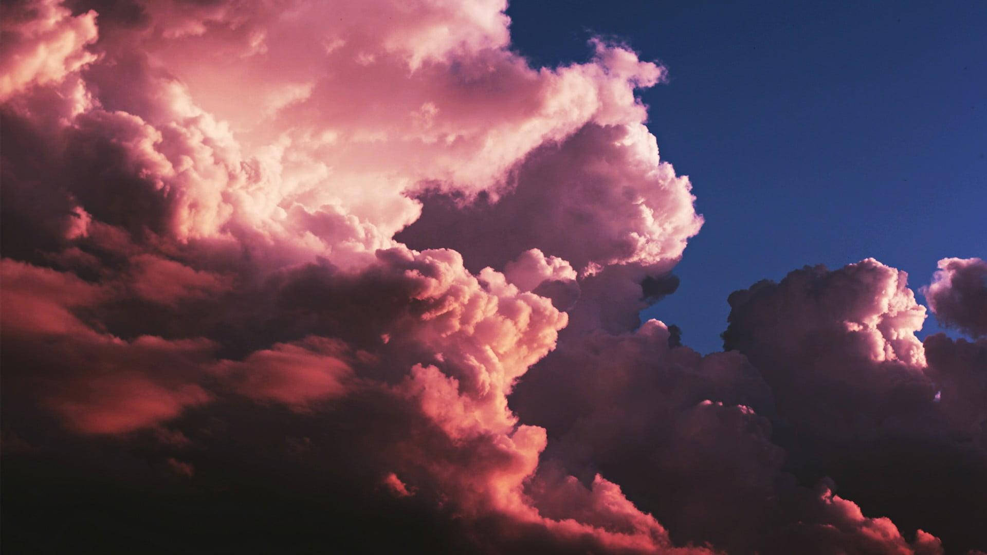 Graceful Sunset With Fluffy Red Aesthetic Clouds Background