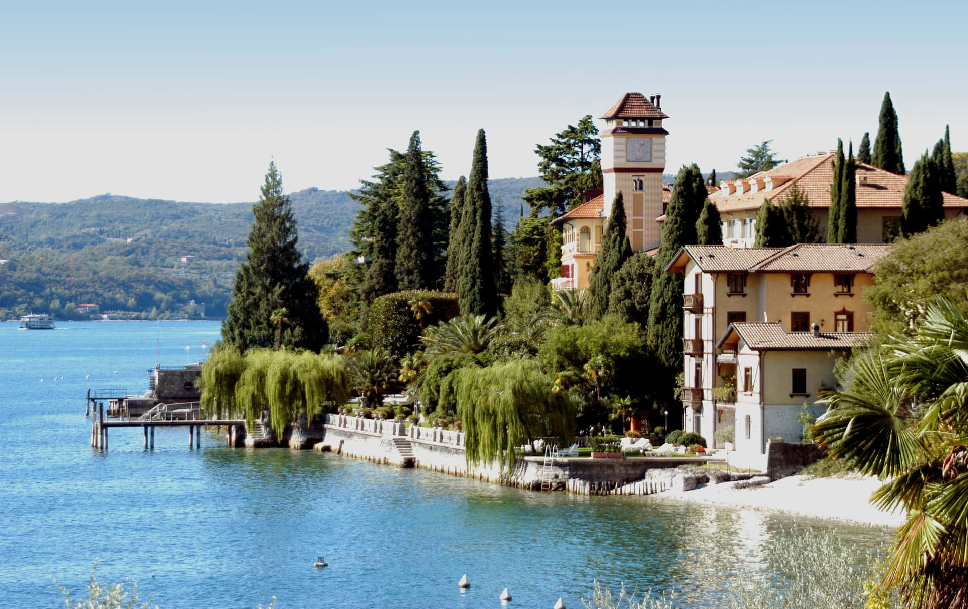 Grand Hotel Fasano In Lago Di Garda Background