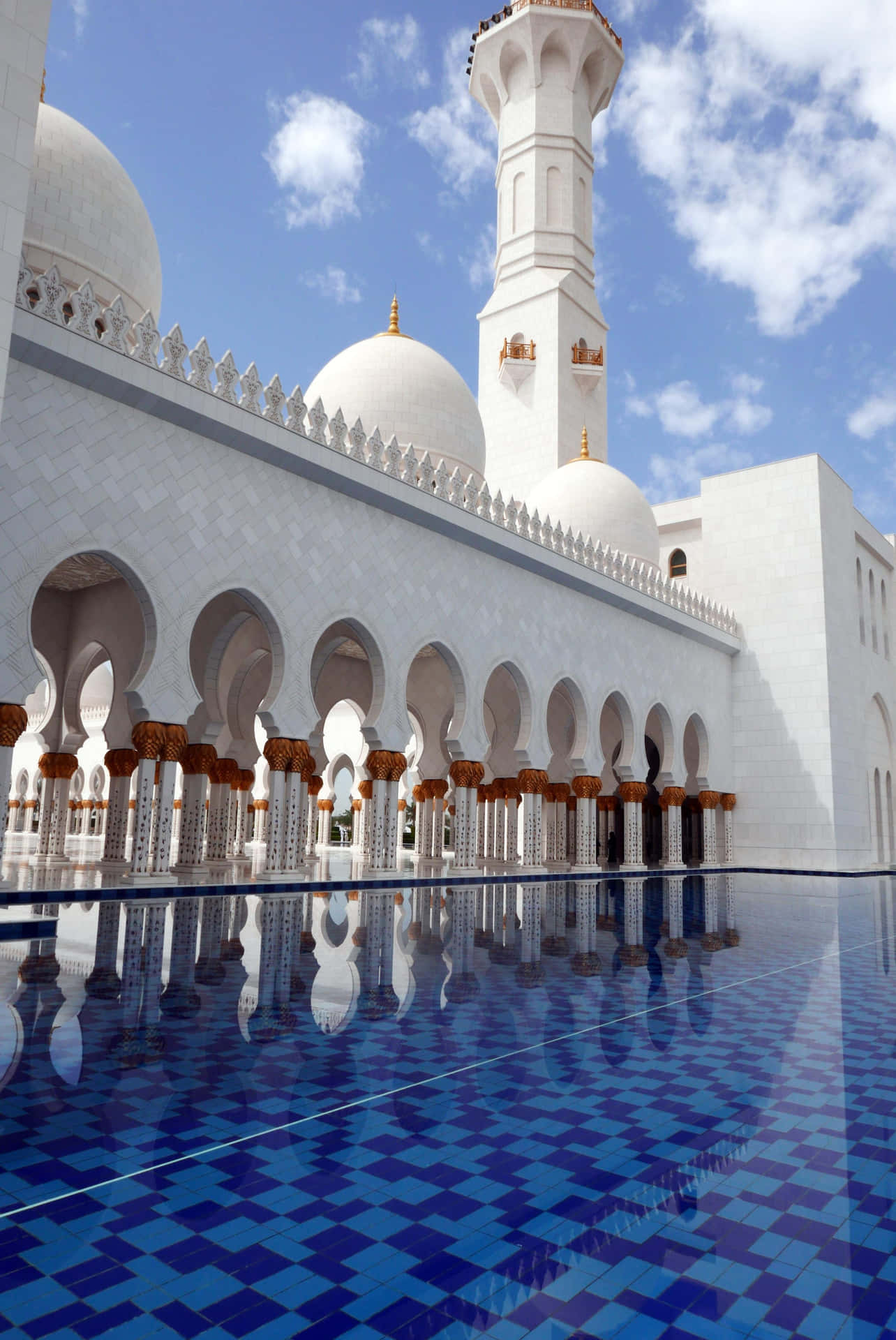 Grand_ Mosque_ Reflections.jpg Background