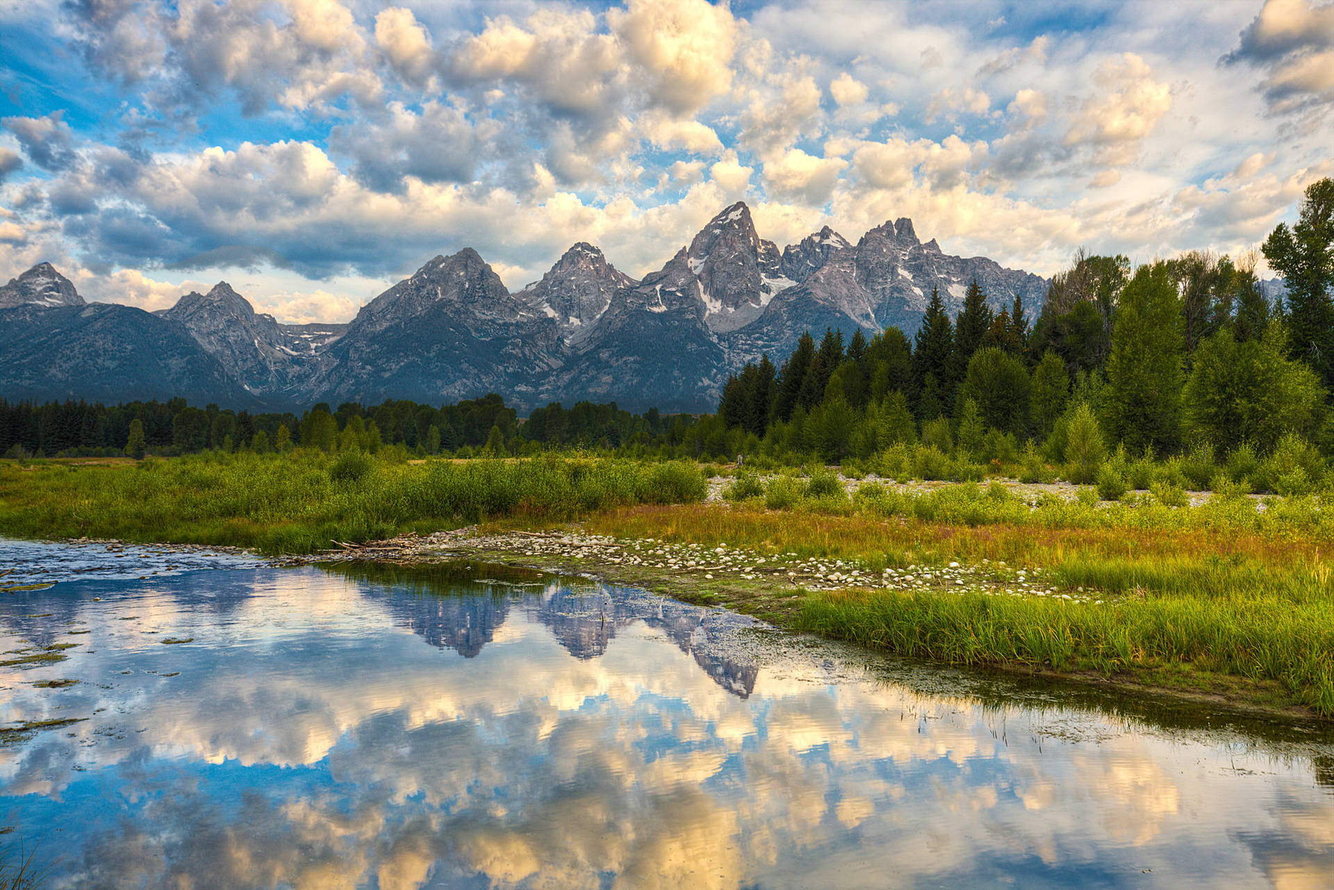 Grand Teton National Park Fluffy Clouds Background