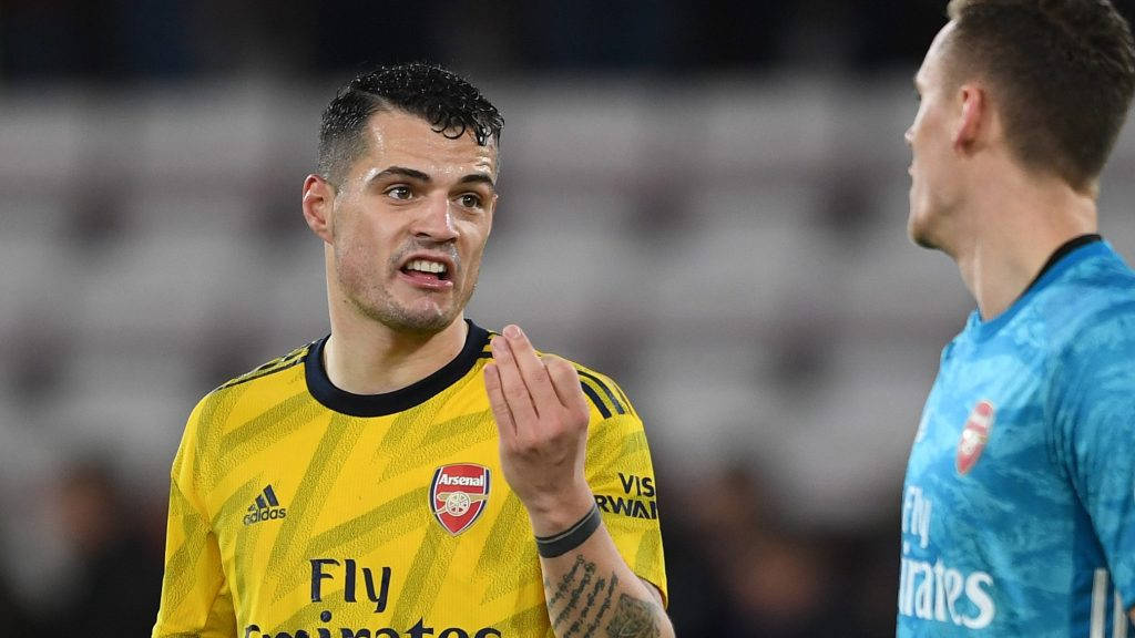 Granit Xhaka In A Tactical Discussion During The Game