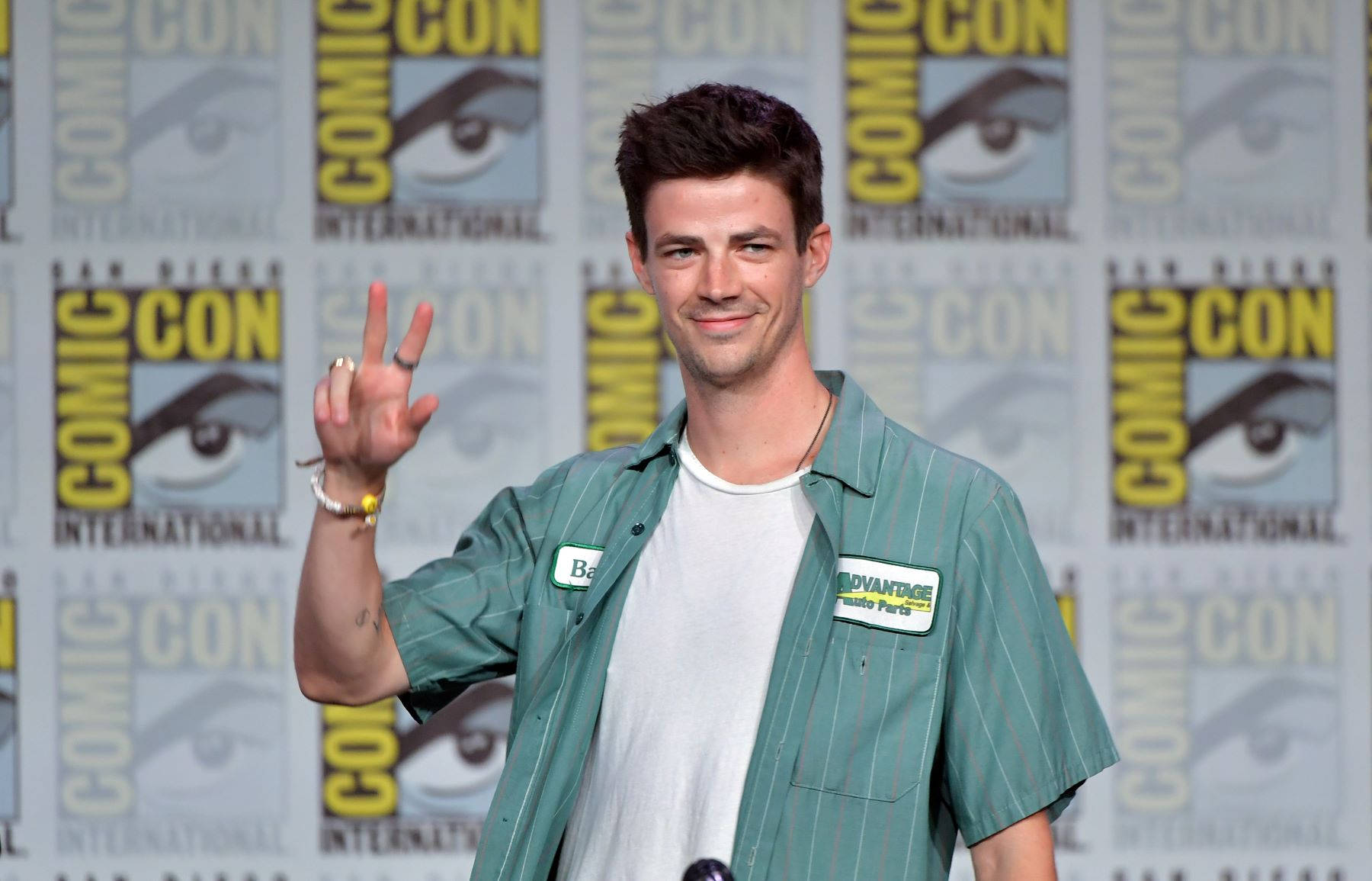 Grant Gustin Enthrals At Comic-con 2019 Background
