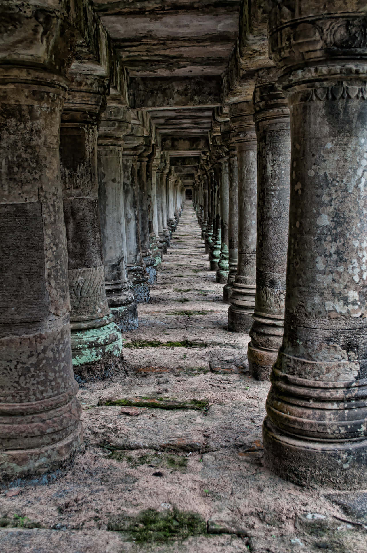 Gray Aesthetic Angkor Thom Pillars Background