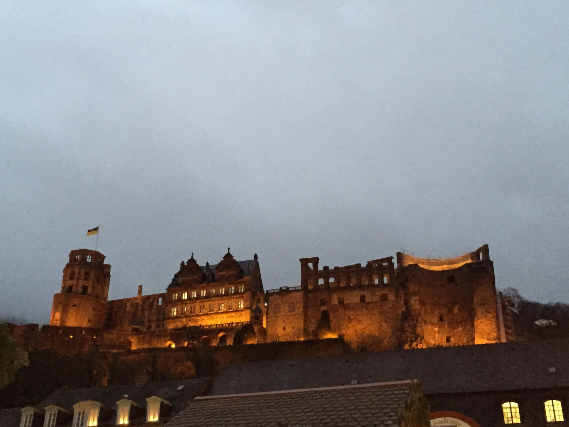Gray Sky Above Heidelberg Castle Background
