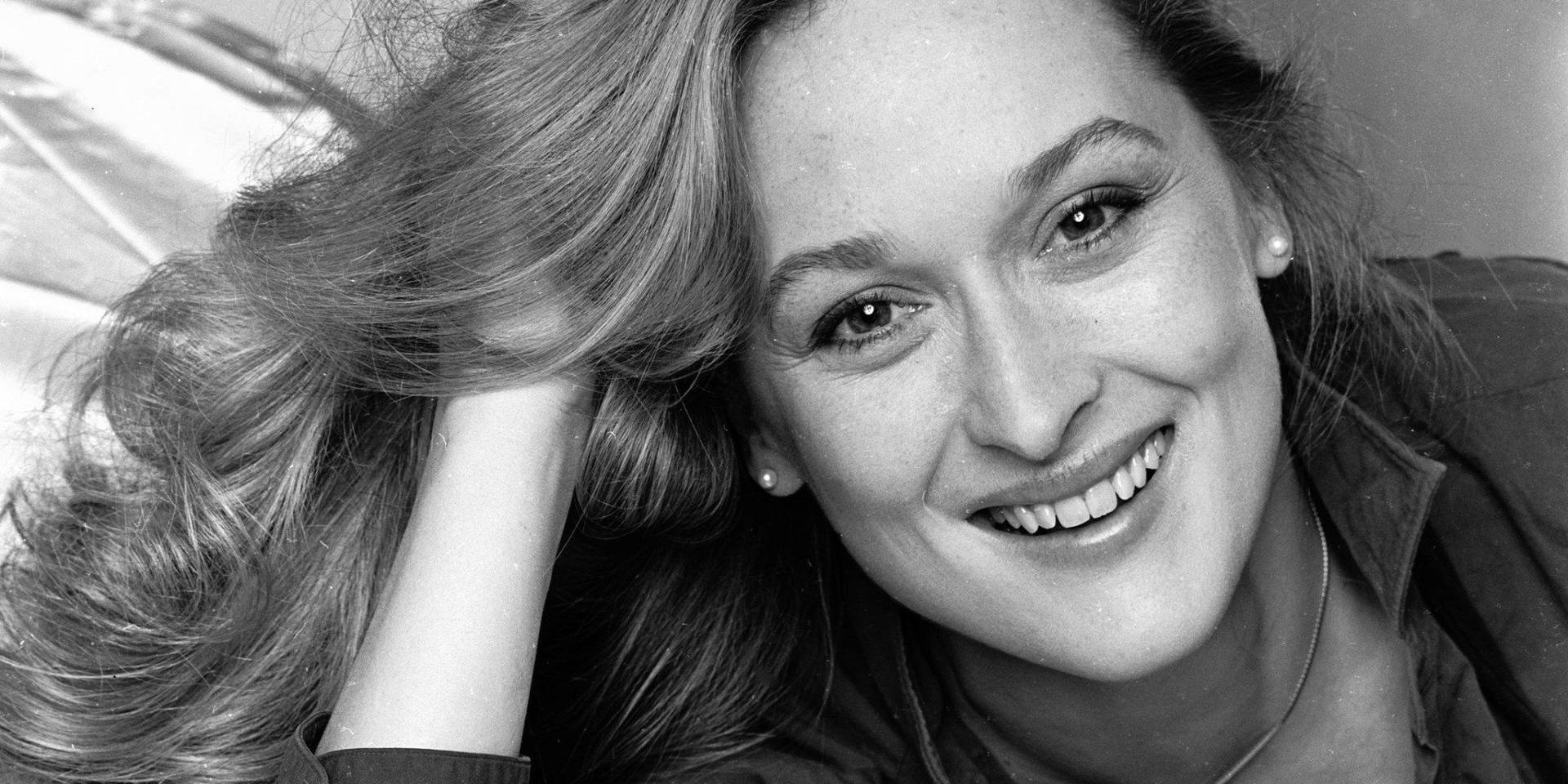Grayish Portrait Of Meryl Streep Background