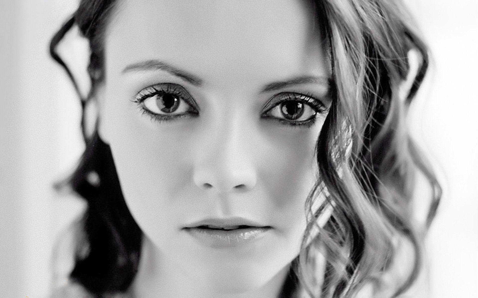 Grayscale Christina Ricci Background