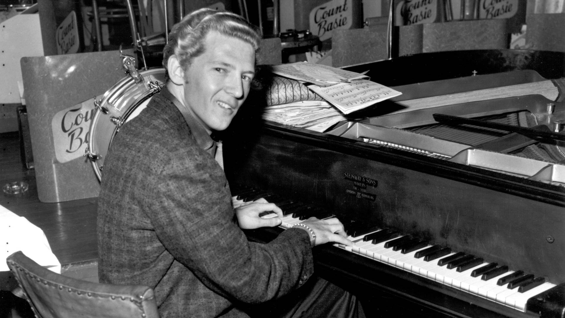 Grayscale Jerry Lee Lewis Playing Piano Background