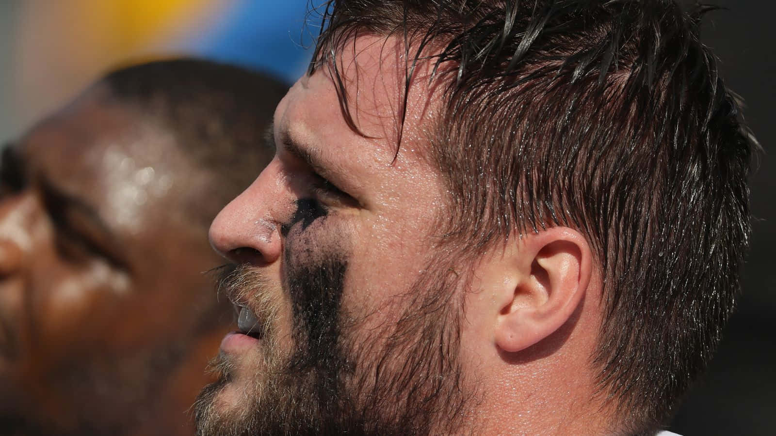 Great Football Offensive Tackle Taylor Decker Background
