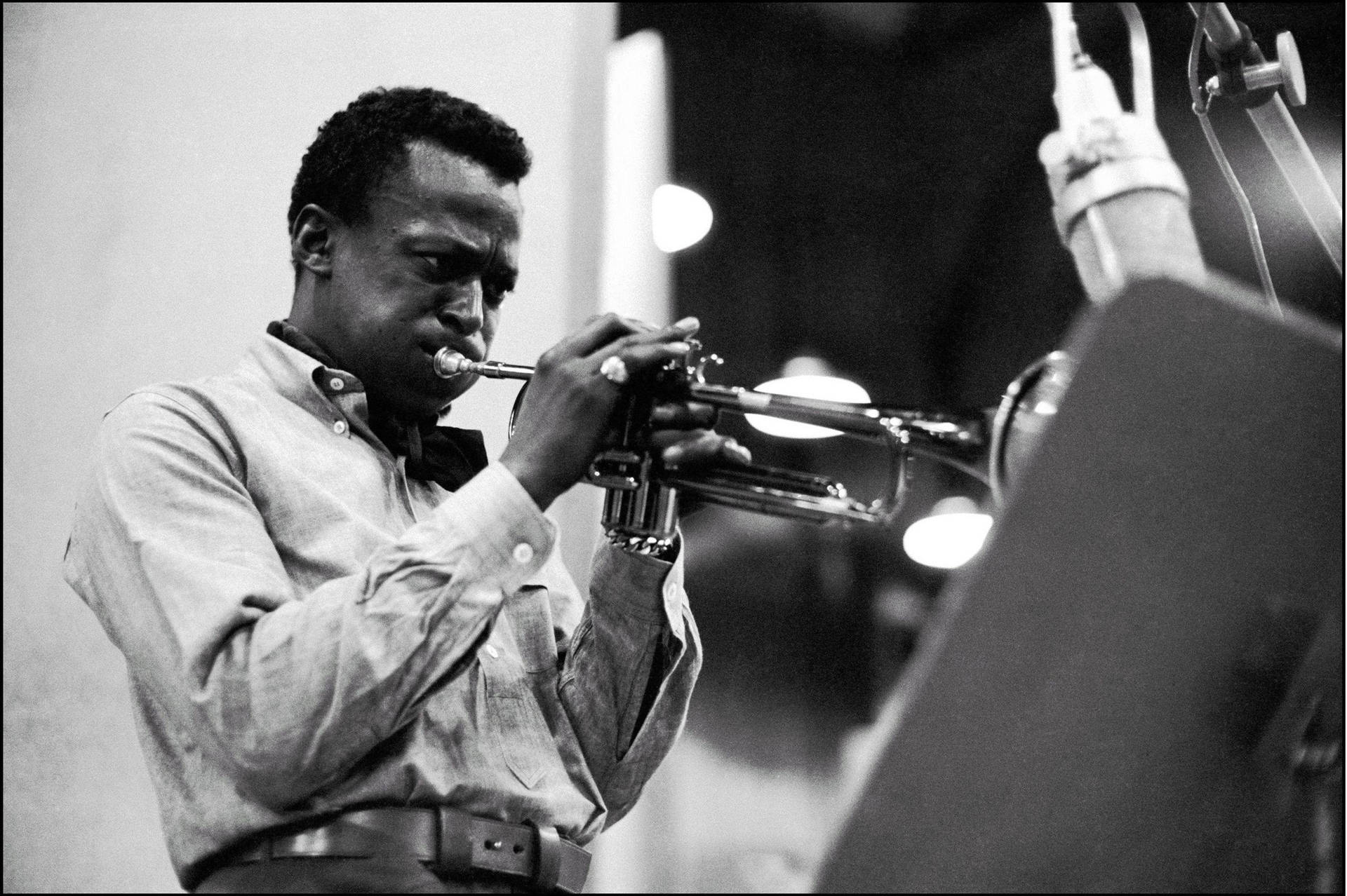 Great Male Musician Miles Davis Background