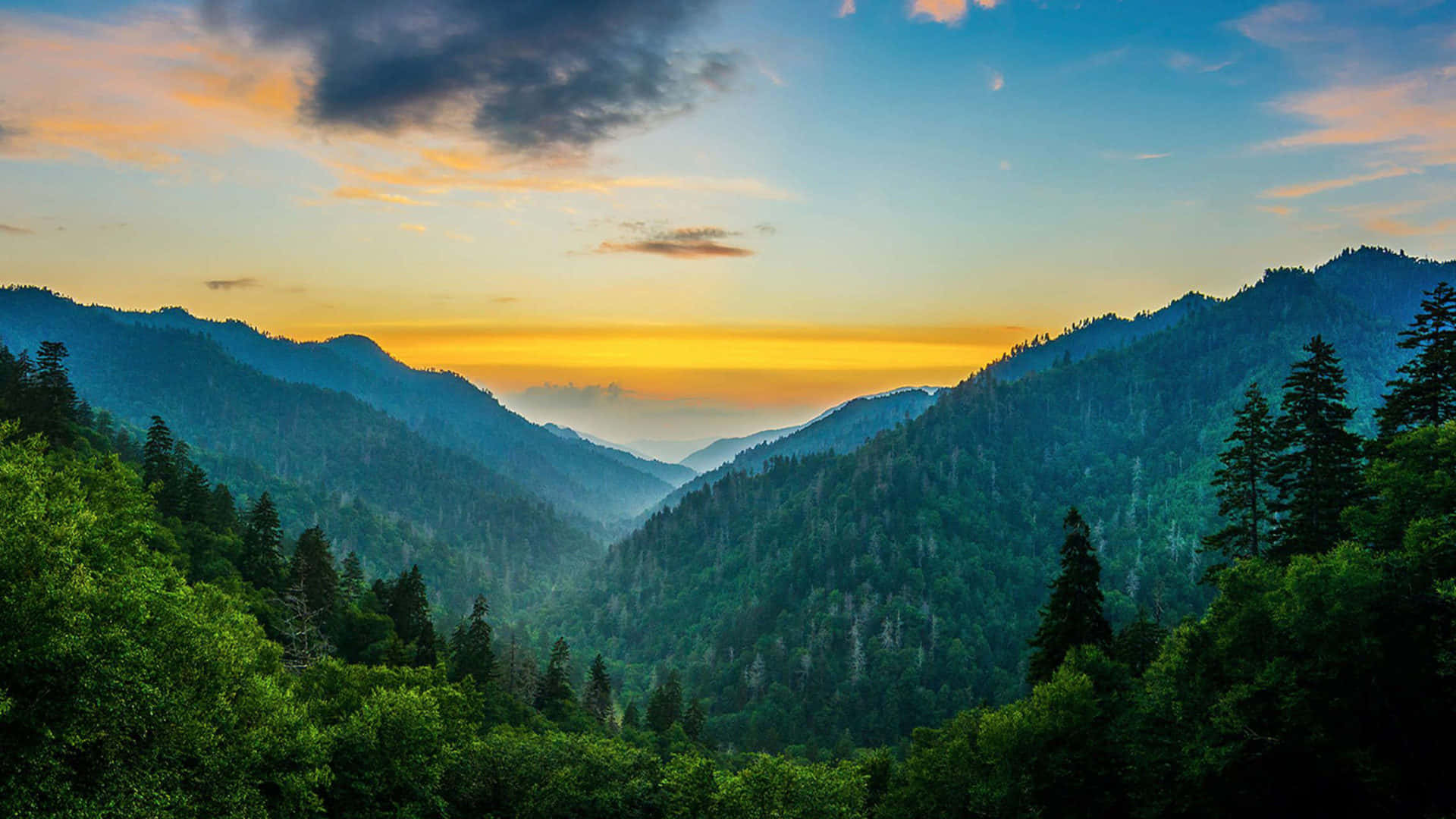 Great Smoky Mountains National Park Lovely Sky Background