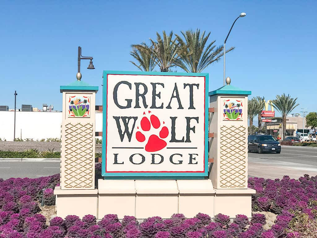 Great Wolf Lodge Anaheim Signage