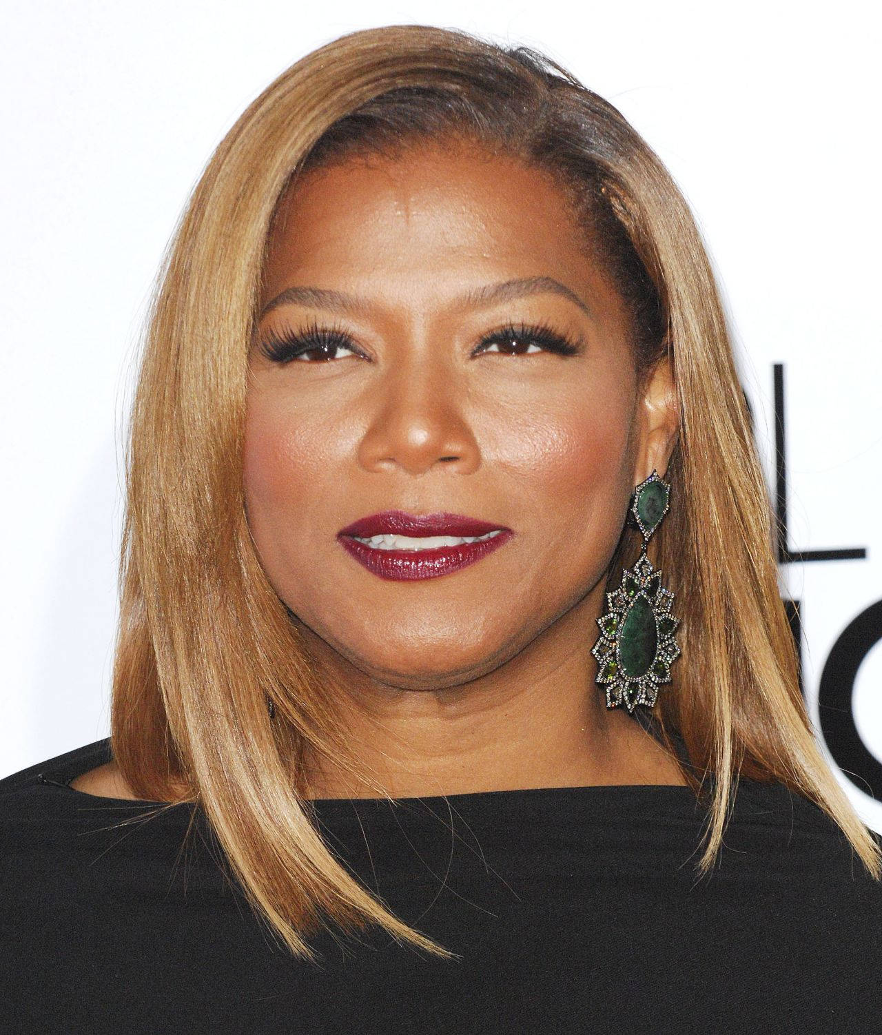 Greatest Female Star Queen Latifah Background