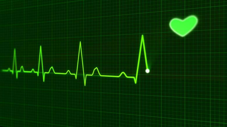 Green Aesthetic Heartbeat Background