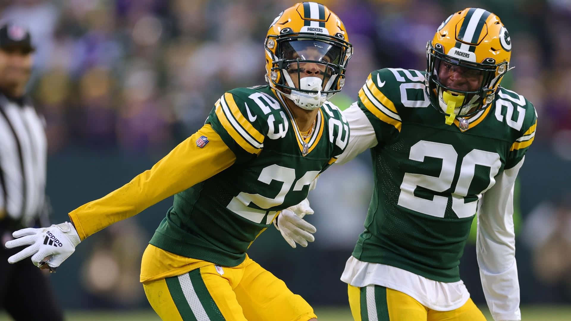 Green Bay Defensive Backsin Action Background