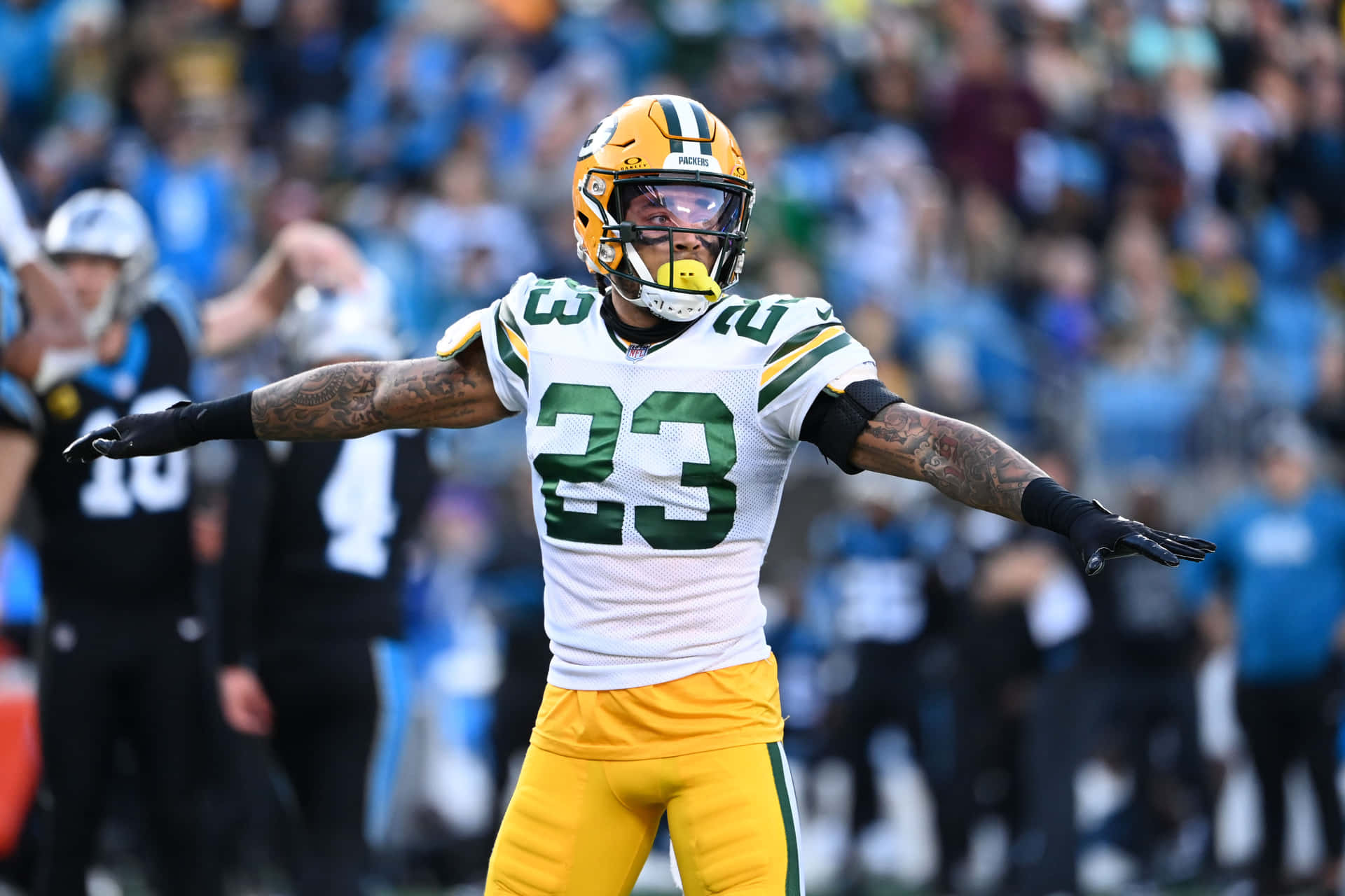 Green Bay Defensive Player In Action Background