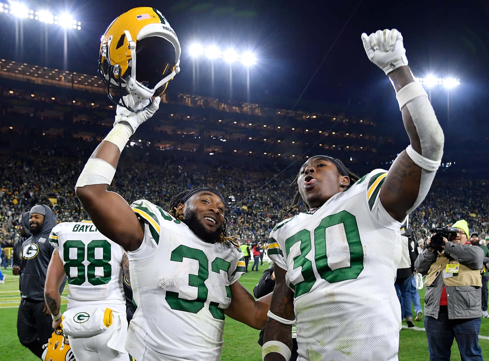 Green Bay Packers Running Back Aaron Jones Aiming For The End Zone. Background