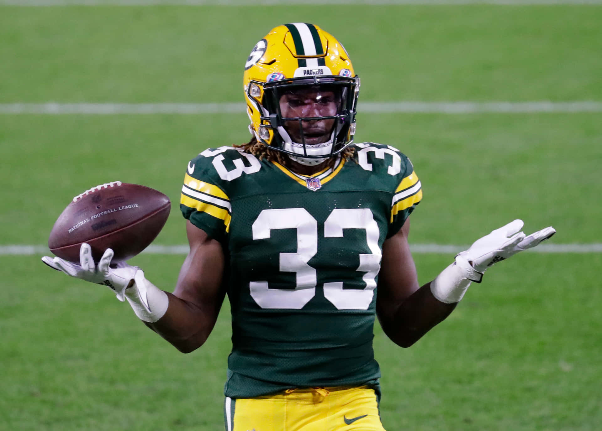 Green Bay Packers Running Back Aaron Jones Background