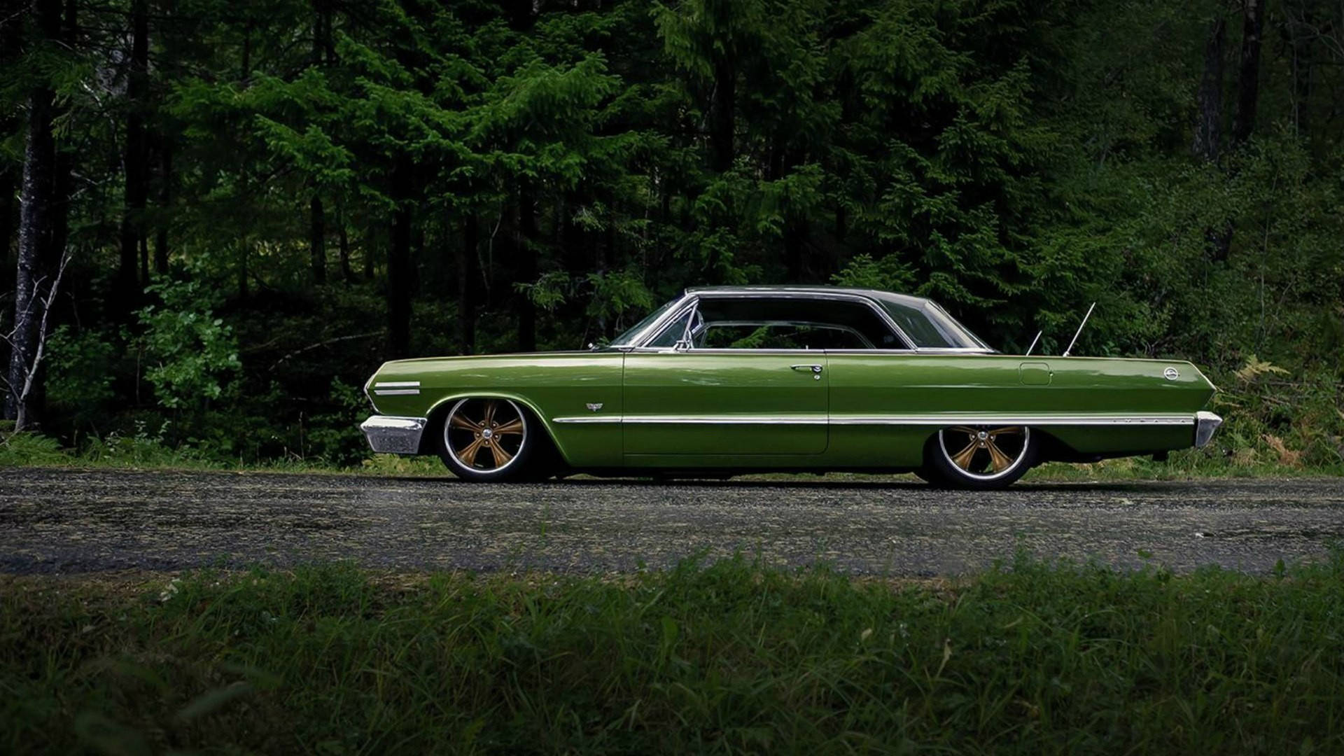 Green Chevrolet Impala 1967 Background