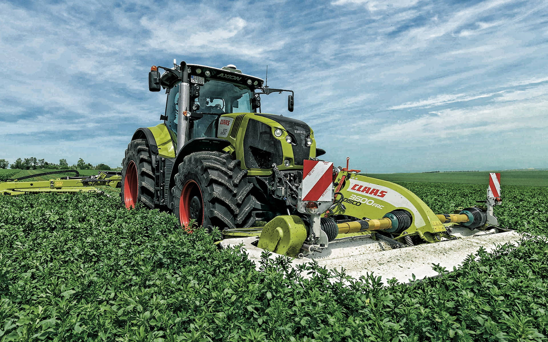 Green Claas Axion 800 Tractor