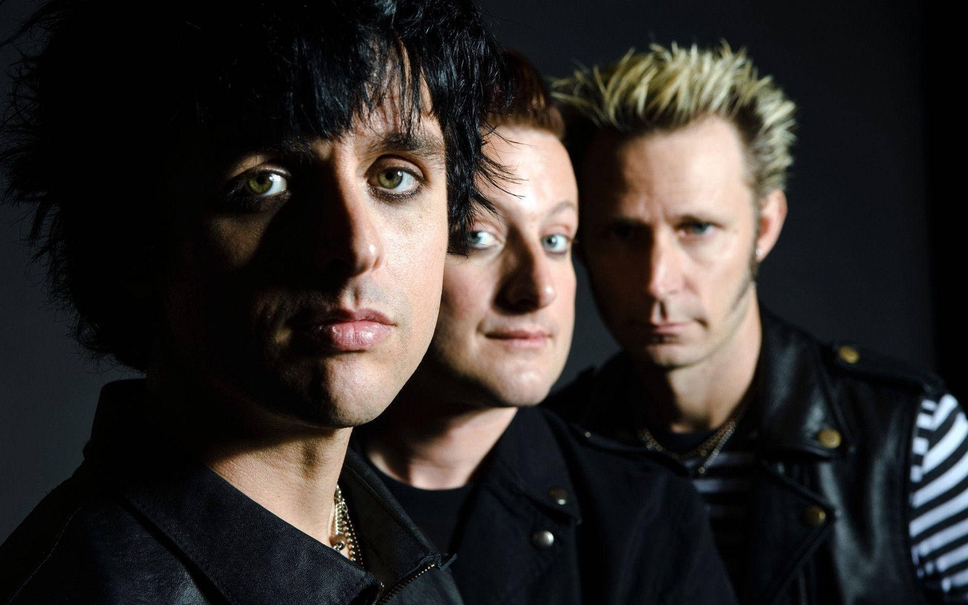 Green Day Members Portrait Background