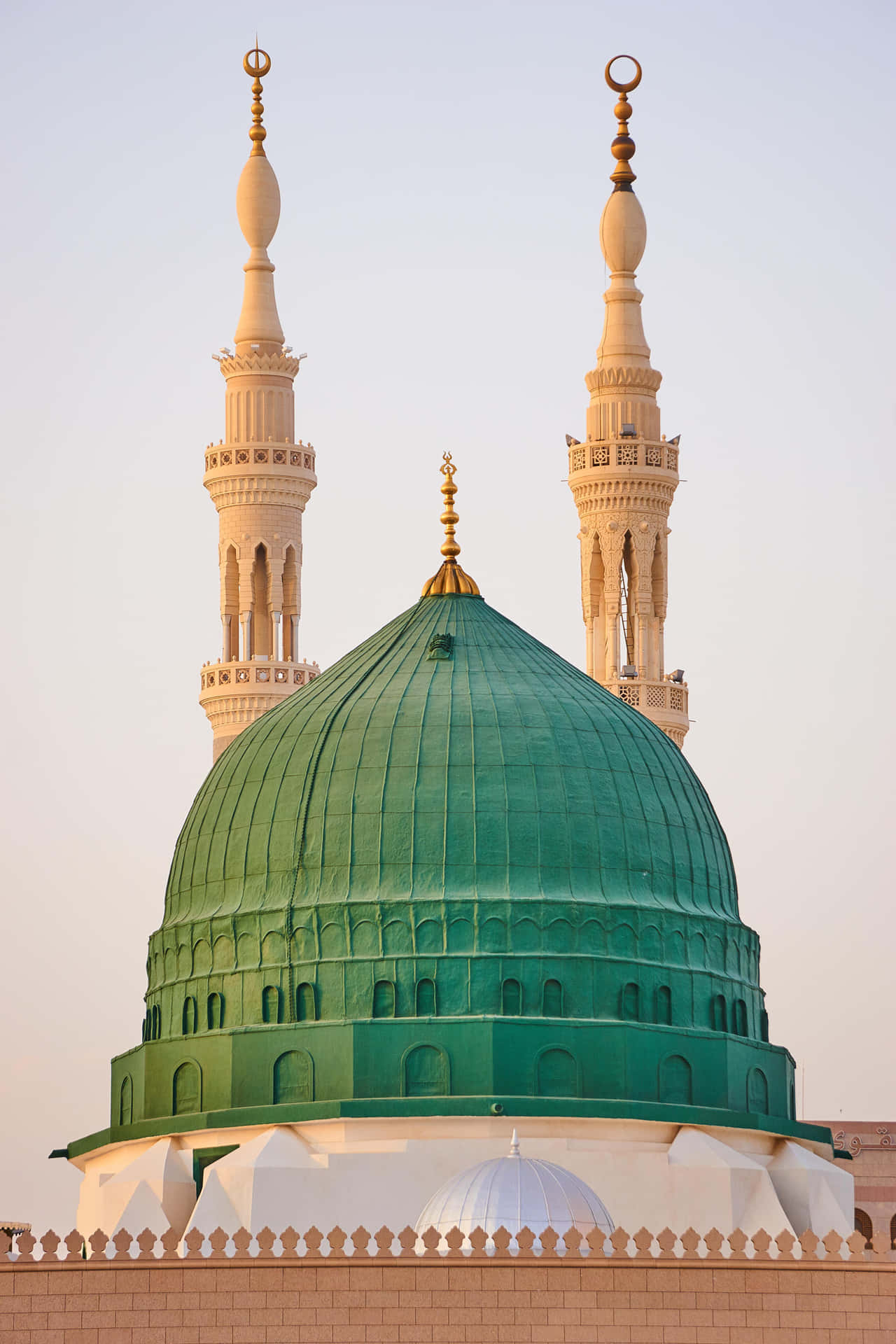 Green_ Dome_ Masjid_ Nabawi_ Closeup Background