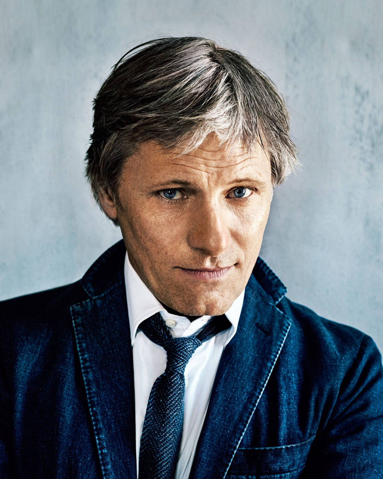 Green Eyed Actor Viggo Mortensen Esquire Photoshoot Background