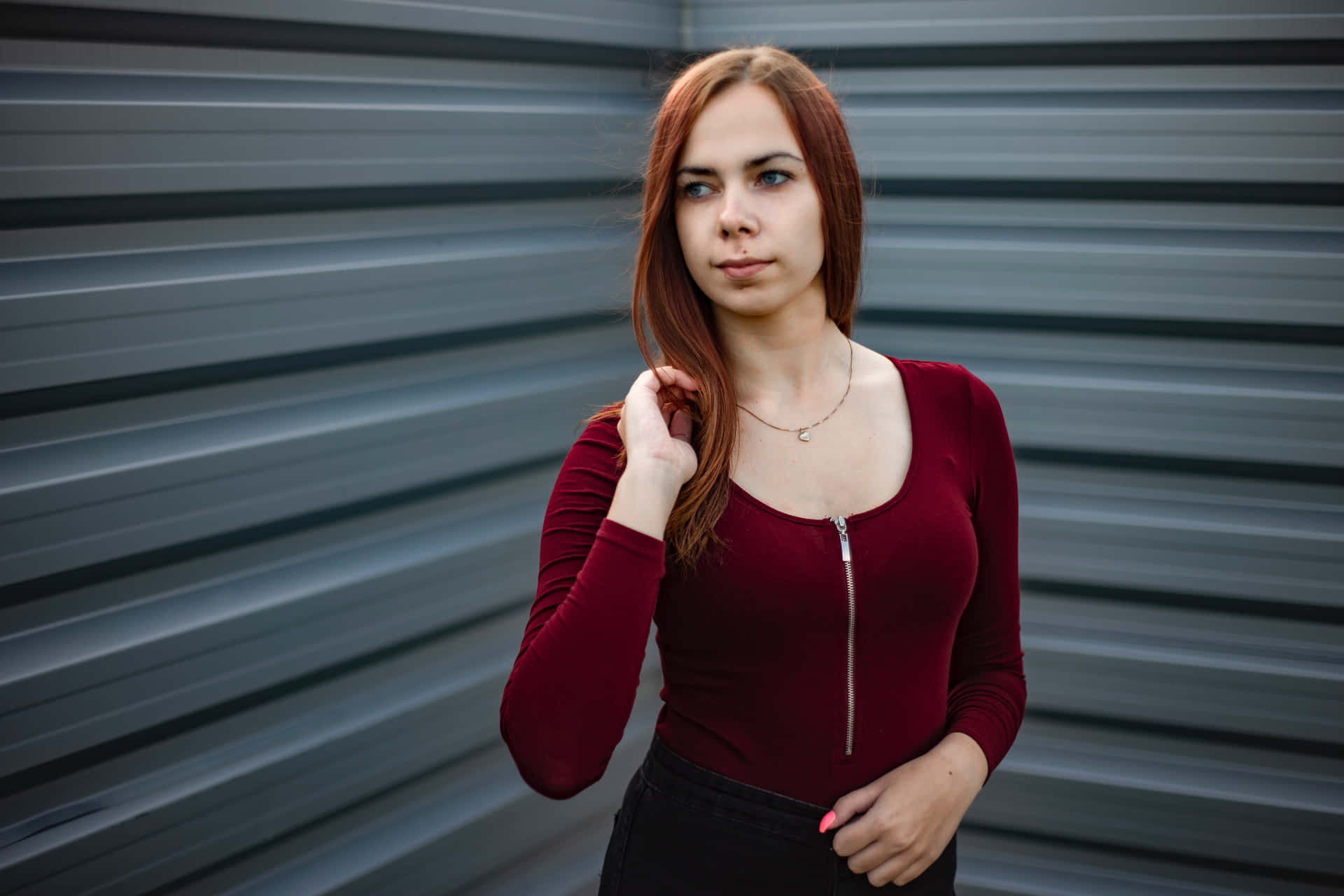 Green-eyed Mujer Madura Background