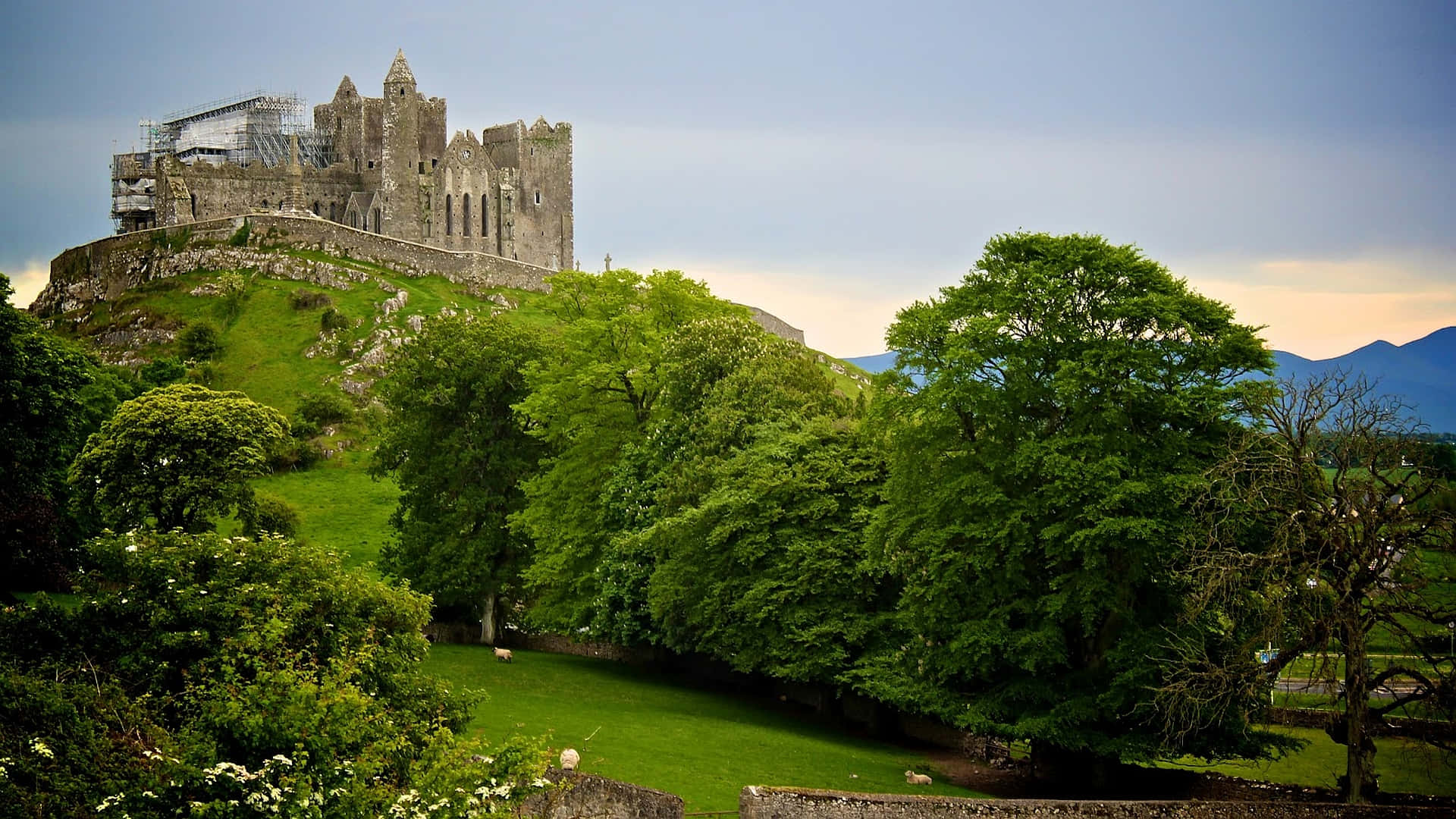 Green Hill Castle Construction Ireland Desktop Background