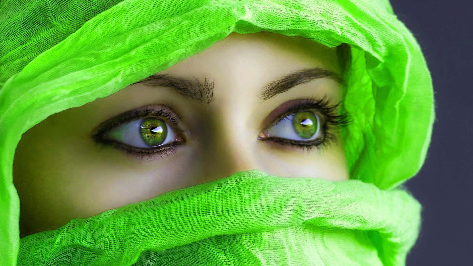 Green Hiqab Lady Intrigued Background