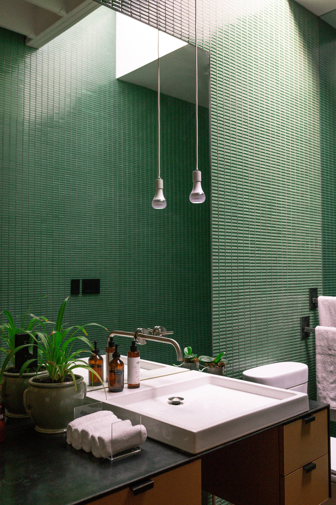 Green Minimalist Style Wall Background