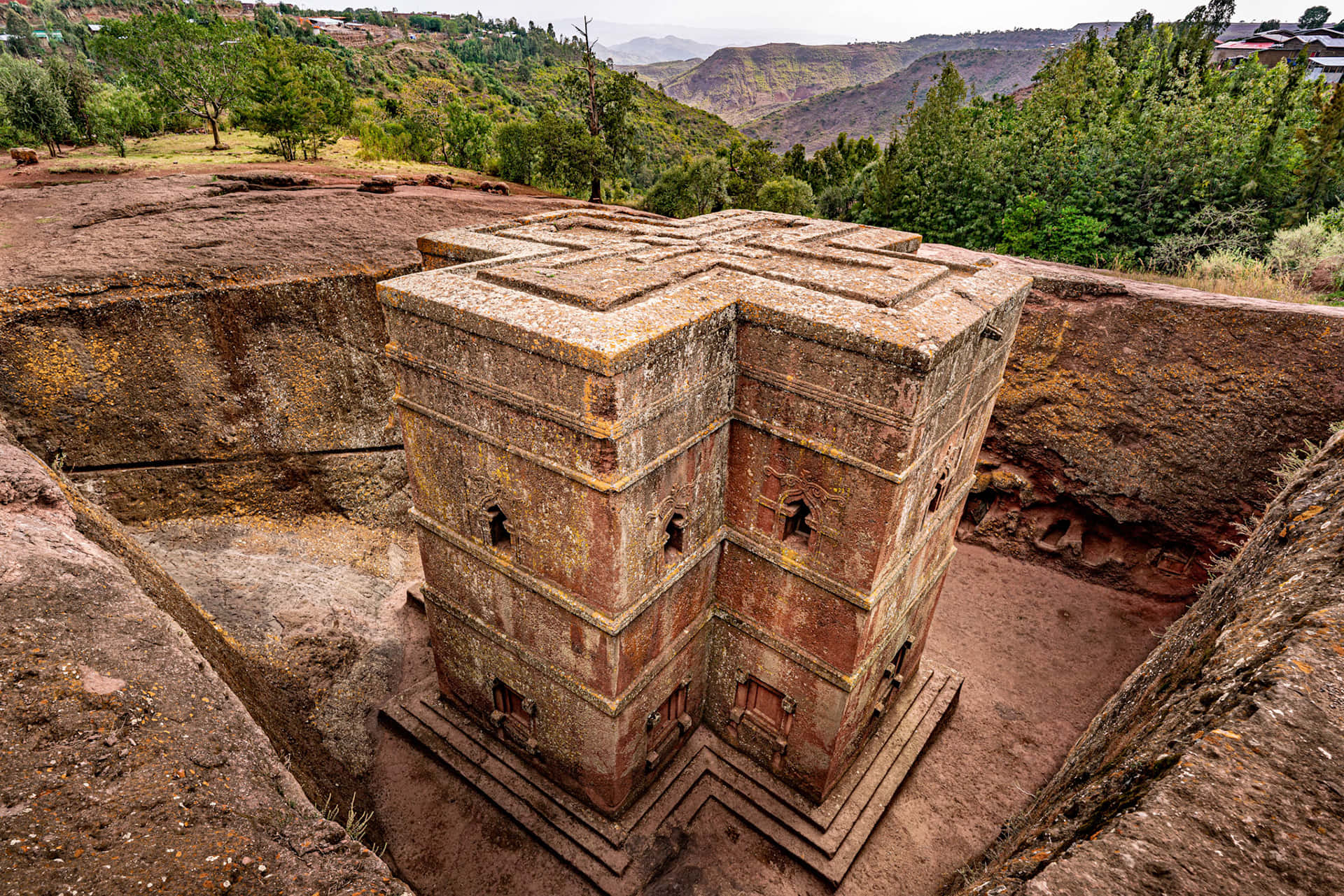 Green Mountains Behind Lalibela's St. George Church Background