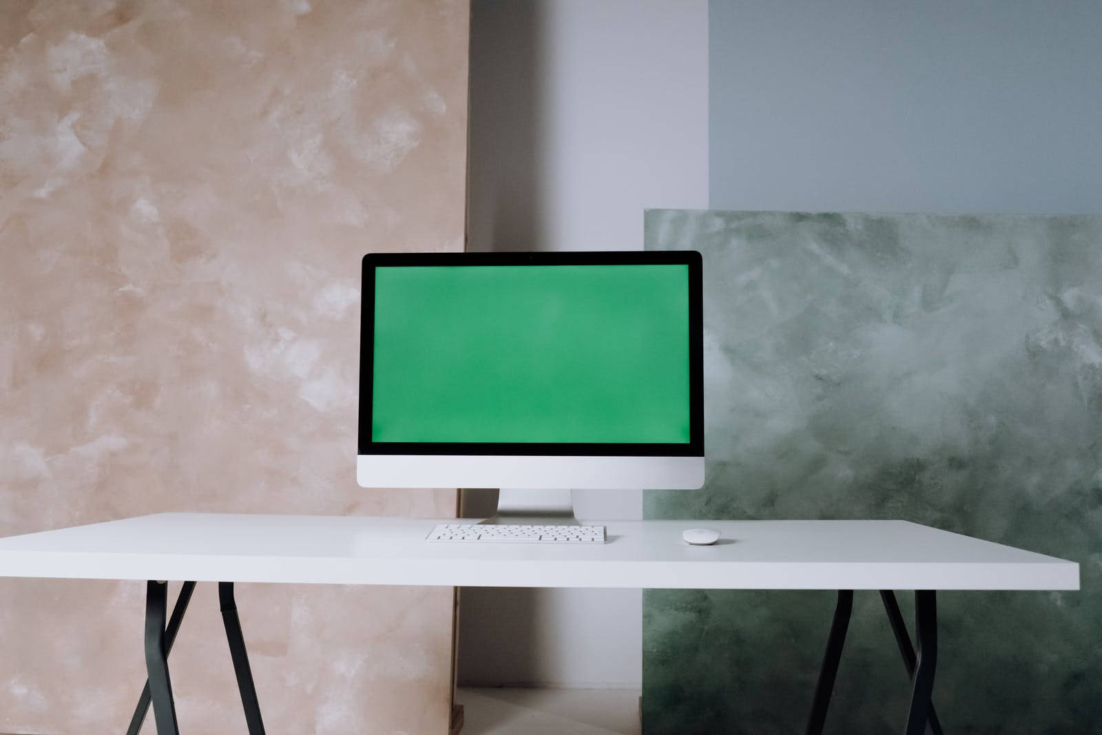 Green Screen Imac In Office Background