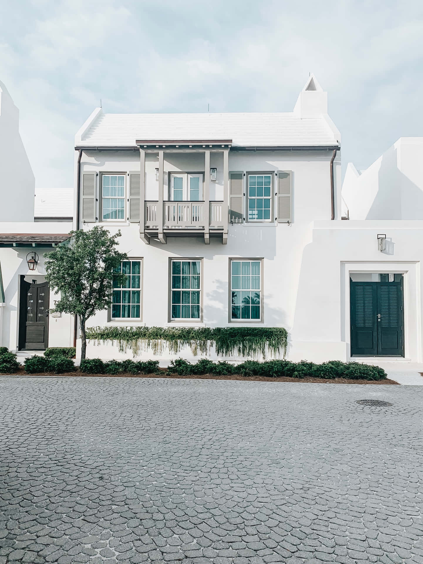 Green Window White House Background