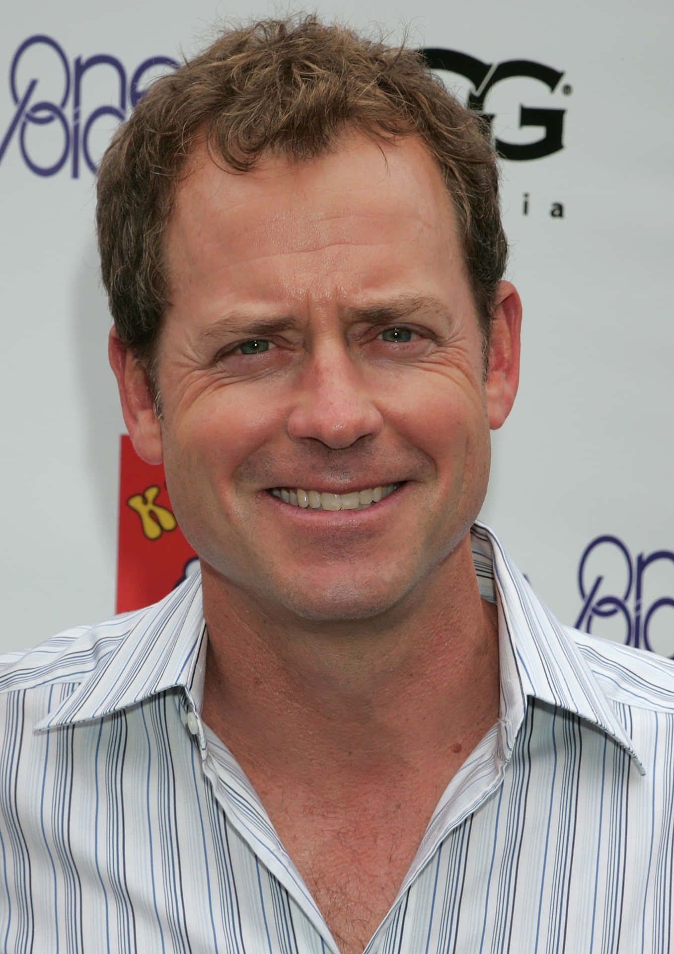 Greg Kinnear 2121 X 3000 Background