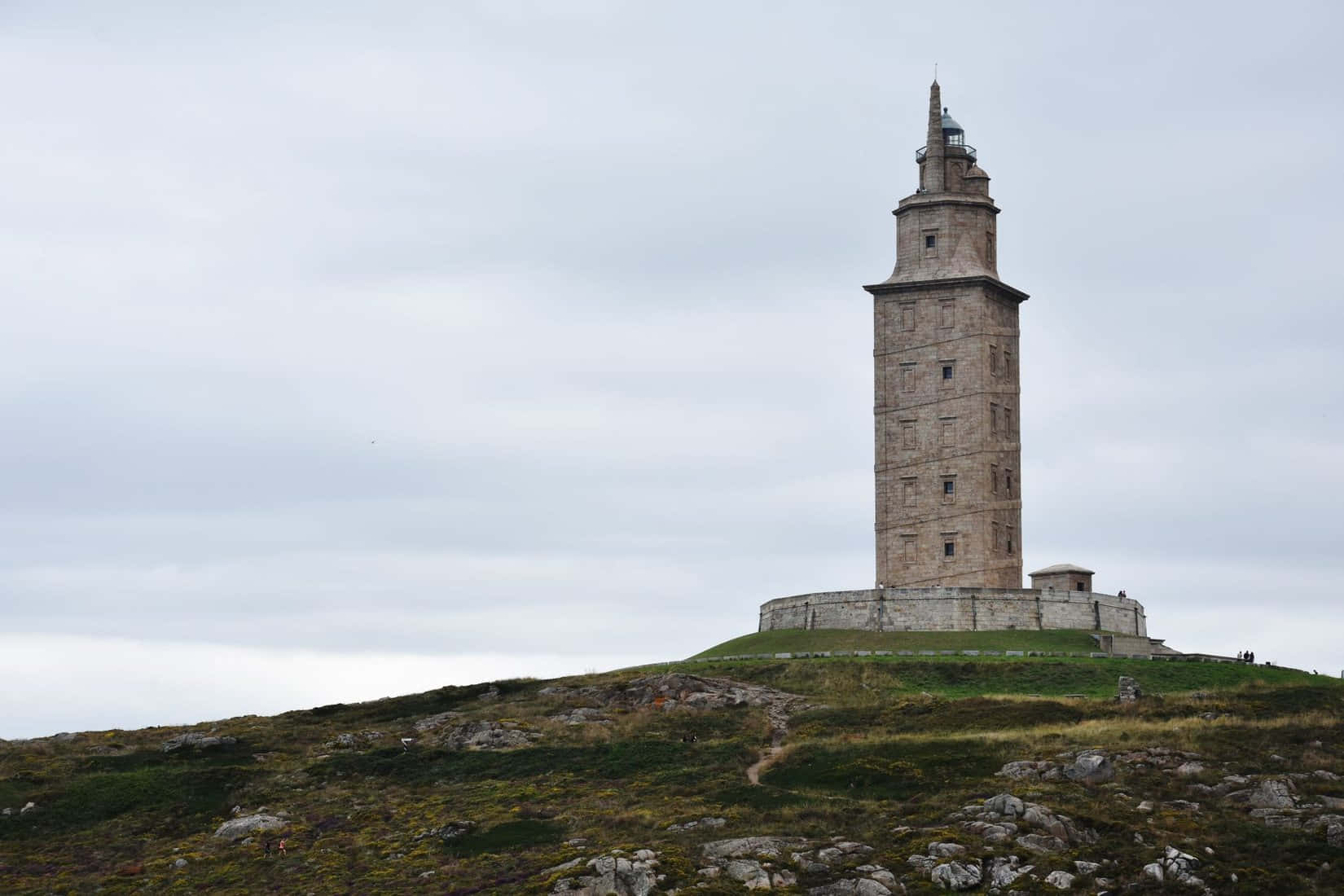 Grey Aesthetic Sky Tower Of Hercules Background