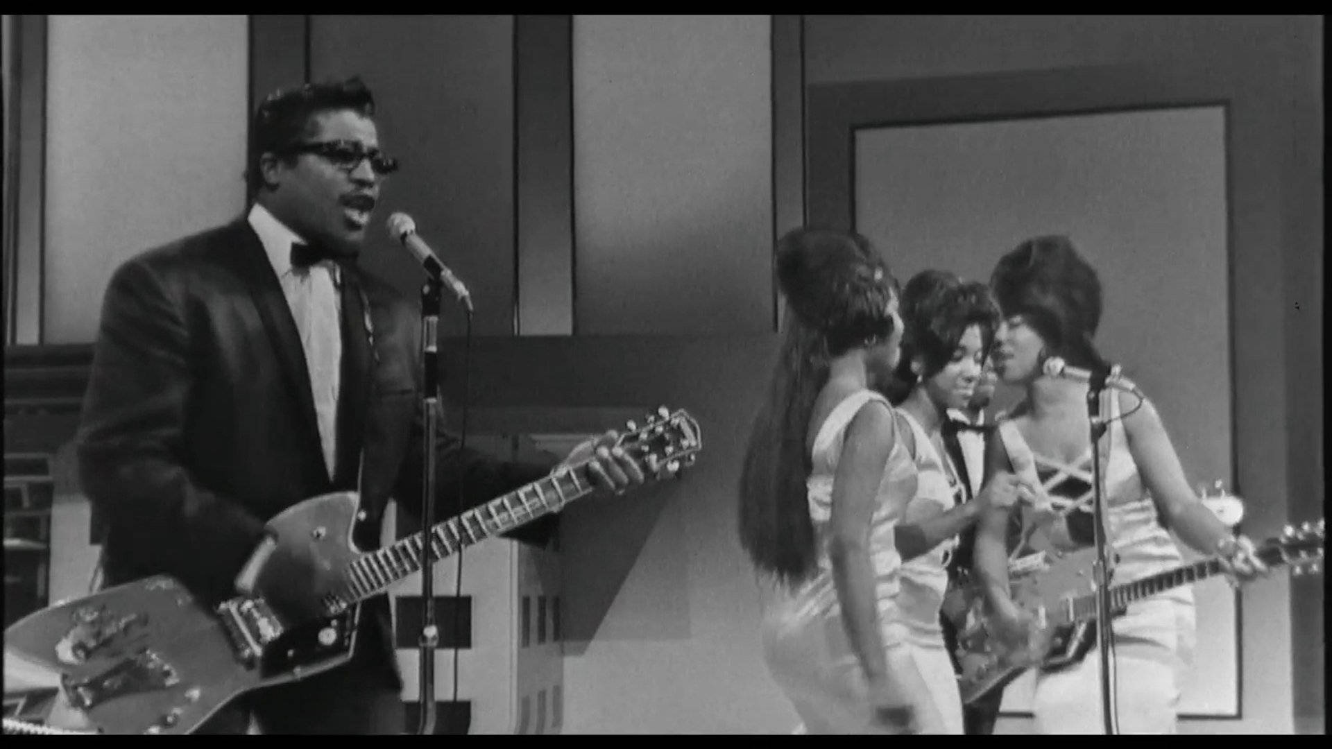 Greyscale Bo Diddley With Three Women Bandmates Background