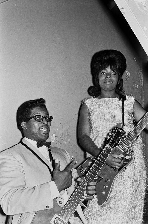 Greyscale Bob Diddley And The Duchess