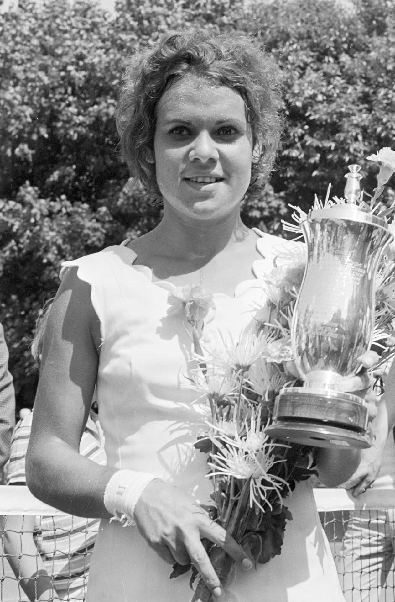 Greyscale Evonne Goolagong Cawley With Trophy Background