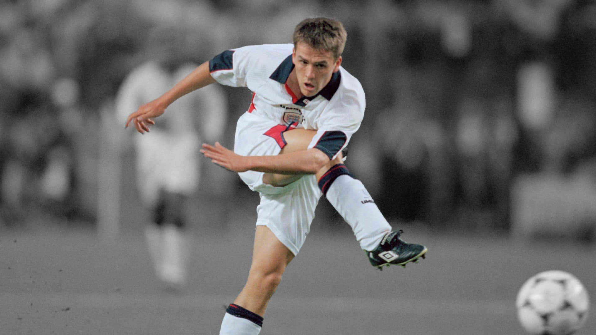 Greyscale Football Player Michael Owen Background