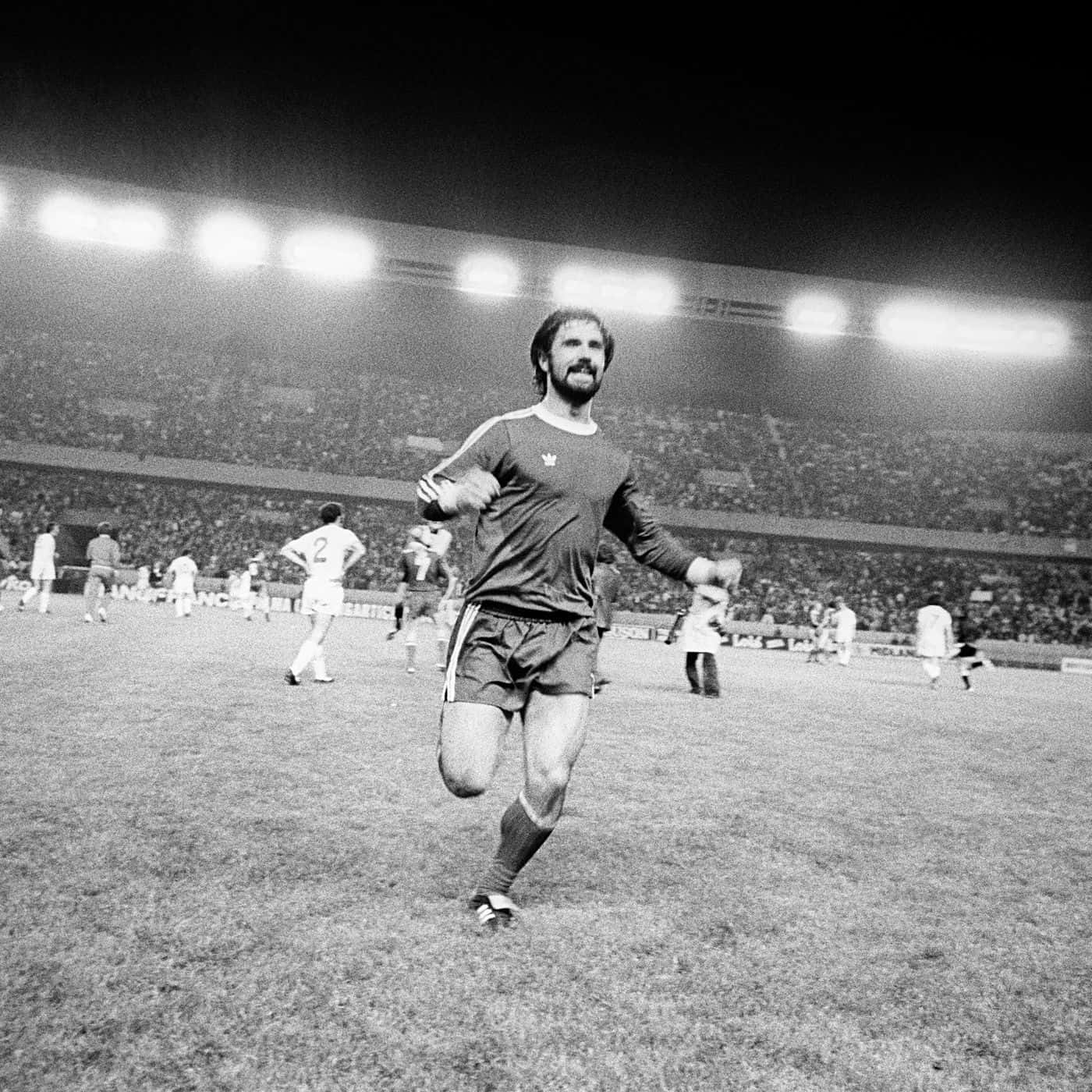 Greyscale German Footballer Gerd Muller