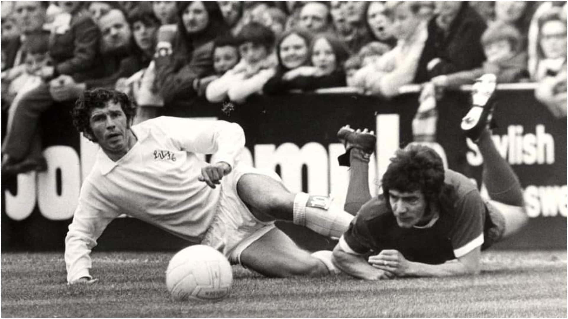 Greyscale Kevin Keegan And John Giles Background