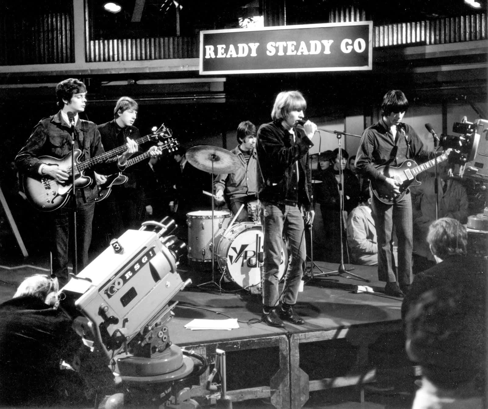 Greyscale Performing The Yardbirds Rock Band Background