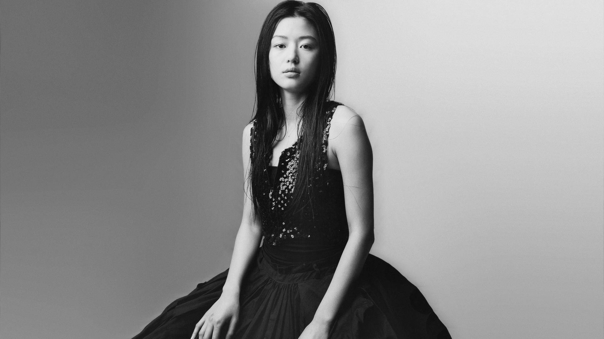 Grotesque Actress Jun Ji Hyun Background