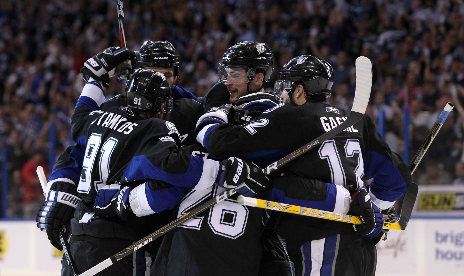 Group Hug From Tampa Bay Lightning Background