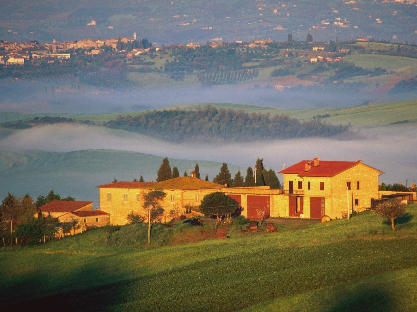 Group Of Houses In Tuscany Background