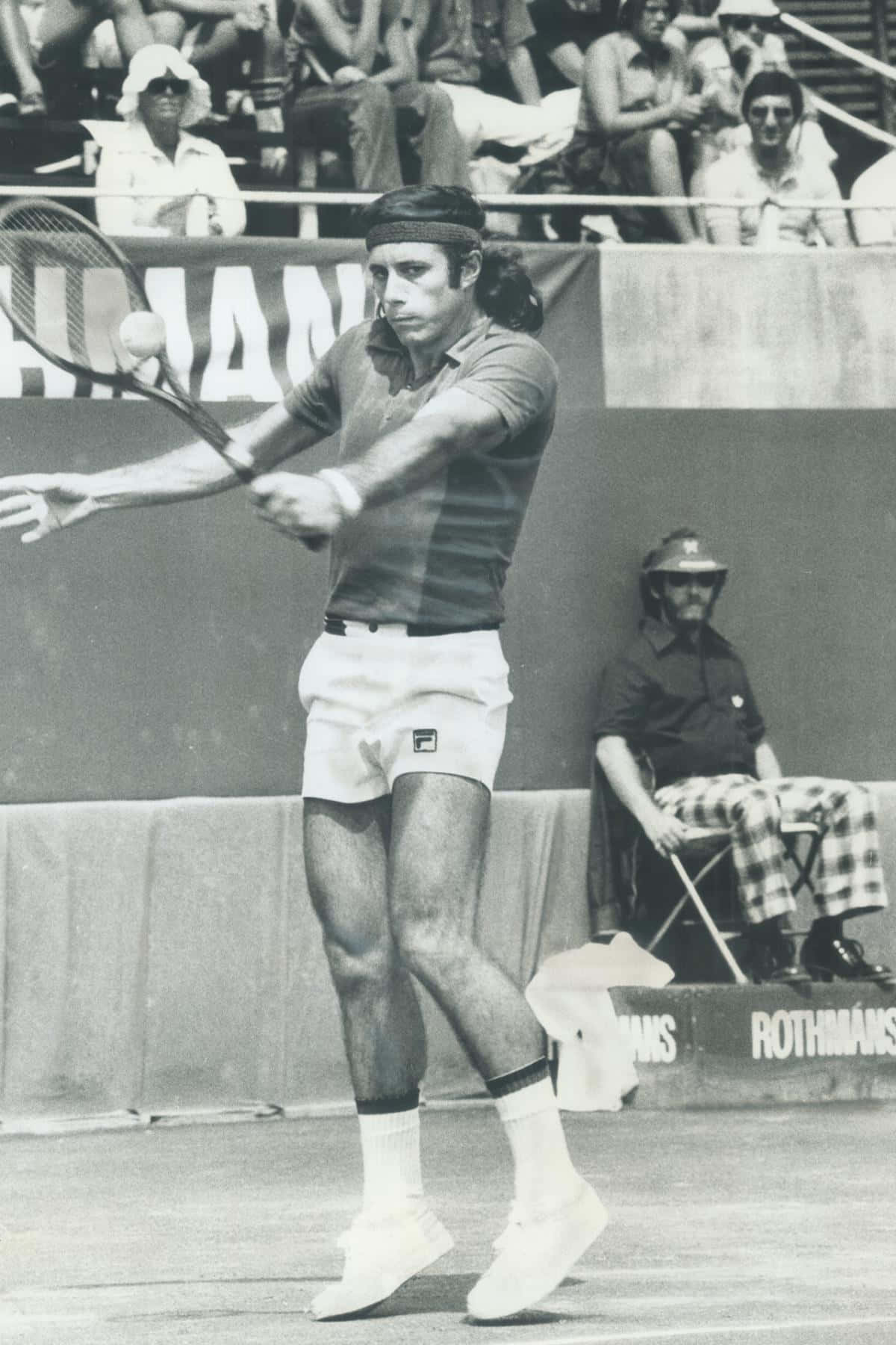 Guillermo Vilas In Action - A Moment From Tennis History Background