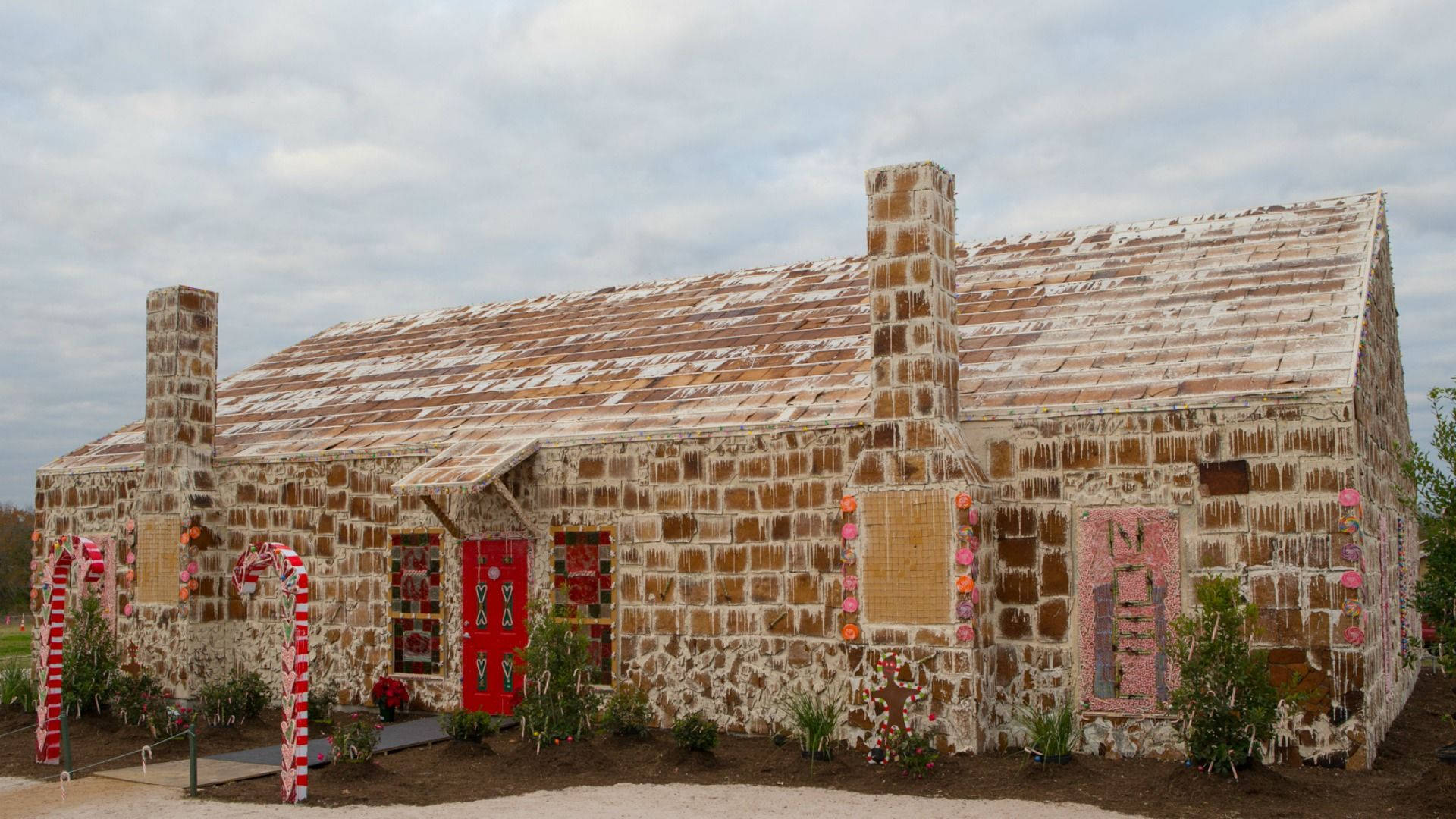 Guinness World Records Gingerbread House Background