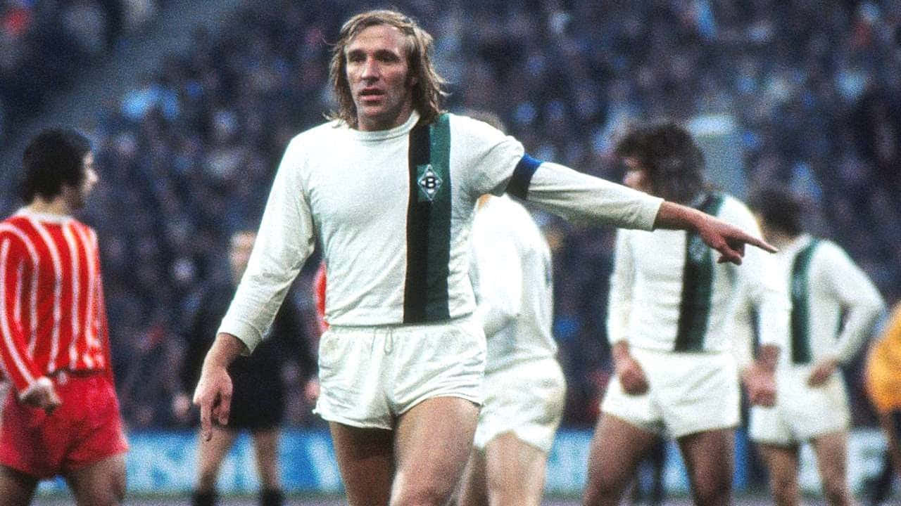 Gunter Netzer In Action Background