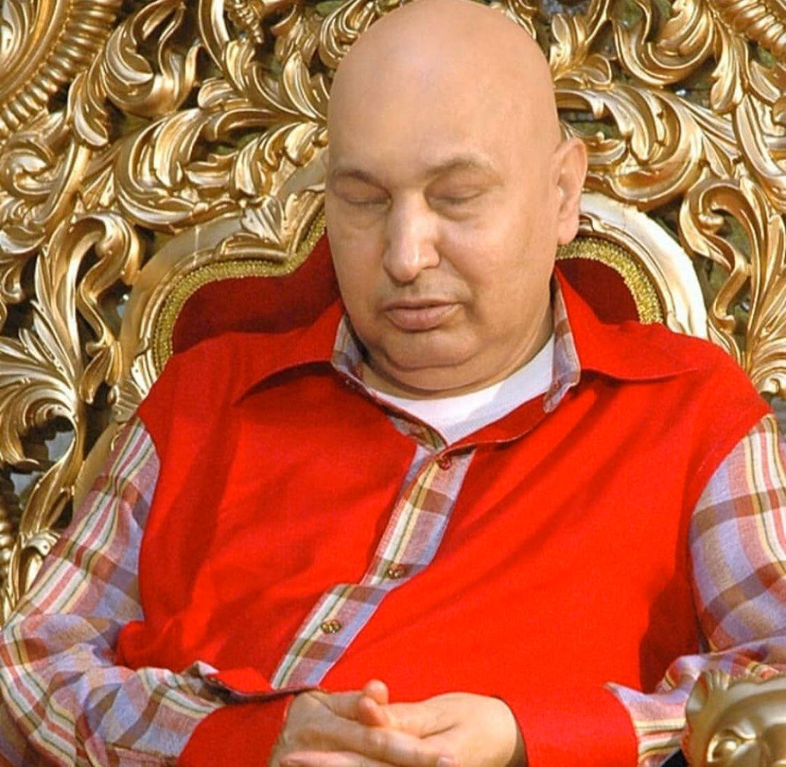 Guru Ji Sleeping In Chair Background