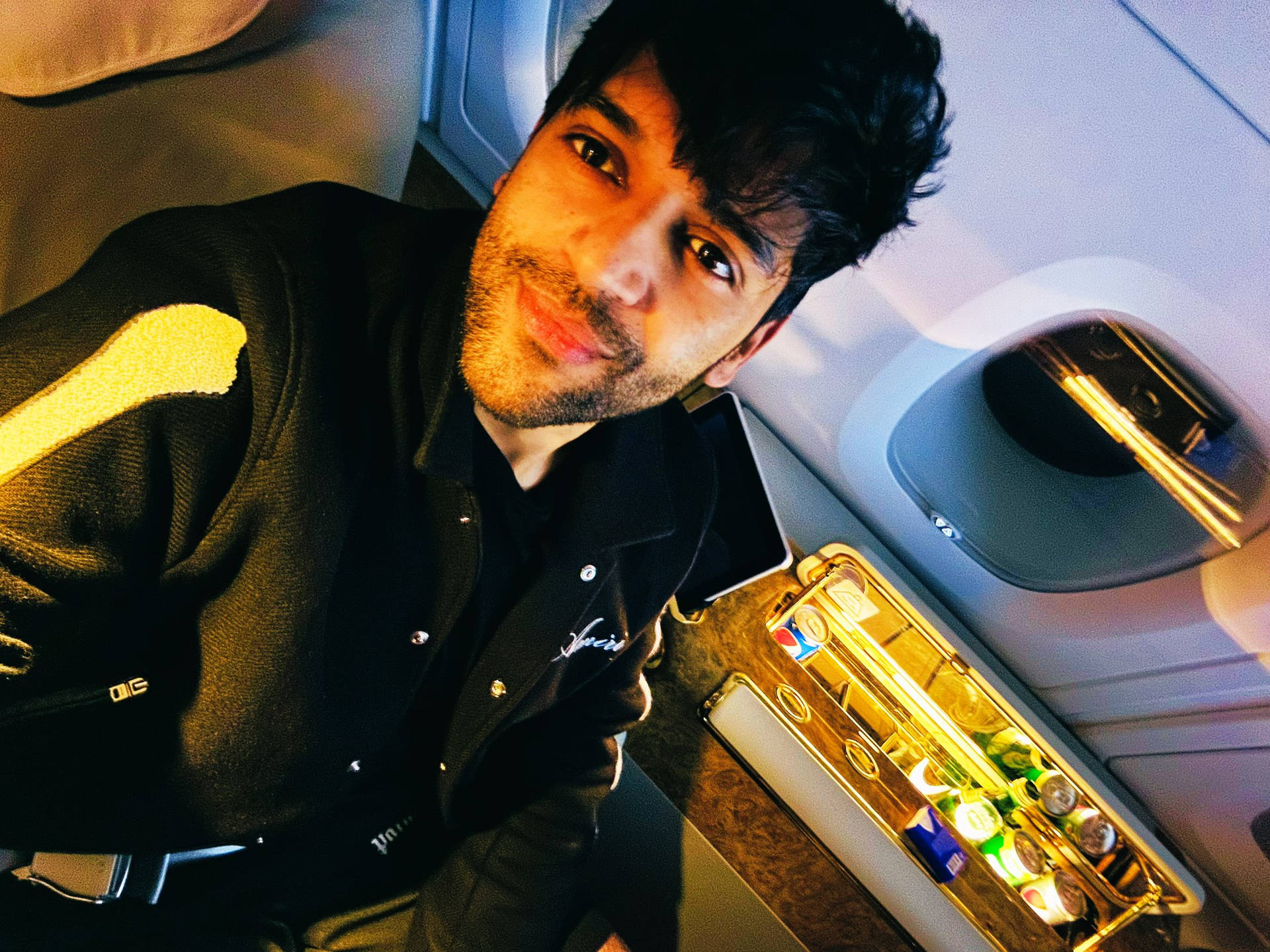 Guru Randhawa Airplane Selfie Background
